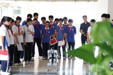 南方科技大学附属罗湖中学2024级学子走进南方科技大学附属中学，沉浸式开启“科技+校园”研学之旅