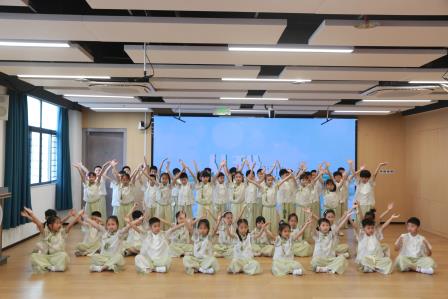 垃圾分类我先行 光盘行动我践行 —— 布心小学开展七色花之 “绿色花” 主题升旗仪式