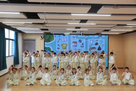 垃圾分类我先行 光盘行动我践行 —— 布心小学开展七色花之 “绿色花” 主题升旗仪式