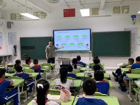 美在文明，爱在礼仪——湖贝小学开展升旗仪式德育课程展示活动