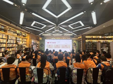探秘书城·破界阅读 ——翠竹外国语实验学校“中秋奇妙阅”带领学生开启文化探索之旅