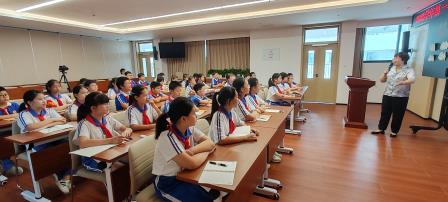 东纵精神薪火传   东晓学子立志承——深圳市东晓小学张弘校长主讲“东纵精神我传承”思政课
