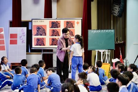 聚焦新教材，赋能新课堂 ——深圳市美术学科新教材研训在港中大（深圳）附属礼文学校举行