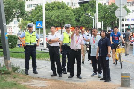 深圳市公安局、交警局、区交警大队等领导莅临翠竹外国语实验学校指导安全管理工作