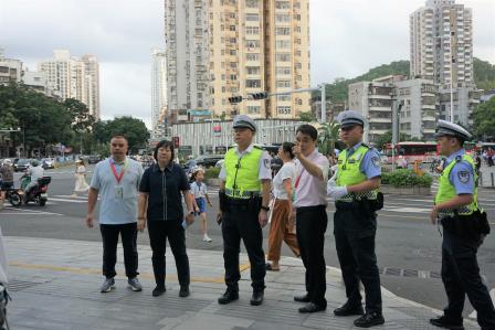 深圳市公安局、交警局、区交警大队等领导莅临翠竹外国语实验学校指导安全管理工作