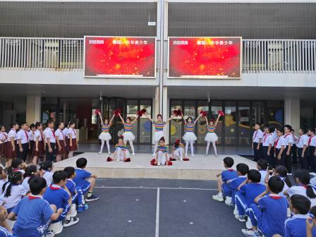 红旗漫卷歌华夏，童心飞扬颂祖国 ——翠北实验小学举行庆祝国庆节主题升旗仪式（第五周）