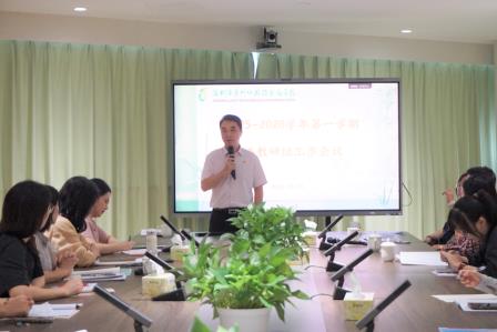 融汇贯通承新质，智慧教研谱新篇 —— 翠竹外国语实验学校英语科组召开 2025-2026 学年第一学期教研会议