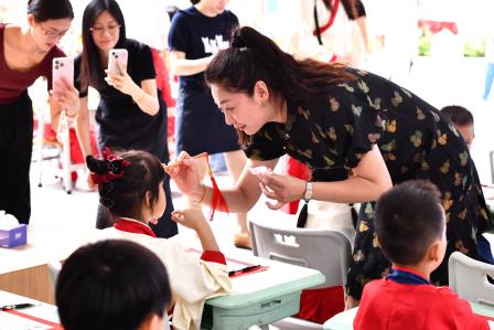 翰墨初启 开笔破蒙 ——深圳市靖轩小学举行2025年一年级新生开笔礼仪式
