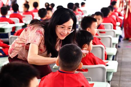 翰墨初启 开笔破蒙 ——深圳市靖轩小学举行2025年一年级新生开笔礼仪式