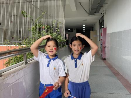 山海映初心，合影颂祖国 ——深圳市梧桐小学举行“最美爱国合影”活动礼赞国庆