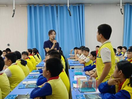 ‌山海携手育桃李 教育帮扶谱新篇‌——深圳市锦田小学赴广西隆林各族自治县开展送教活动
