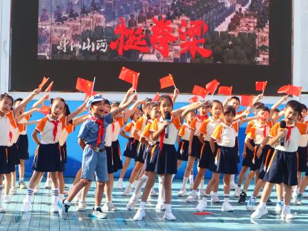 校园晨光迎国庆 国旗招展砺初心——深圳市罗芳小学举行迎国庆主题活动