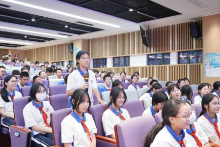 赓续红色血脉，致敬南粤丰碑｜港中大（深圳）附属礼文学校举办2025年全民国防教育月“老兵永远跟党走”暨“致敬南粤丰碑”活动