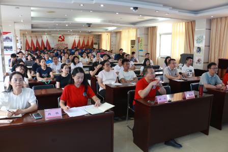 家校共育启新程 狮韵筑梦育新苗 ——深圳市笋岗小学召开2025级一年级新生家长会