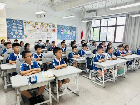 观阅兵盛典，植家国情怀——湖贝小学师生观看九三盛大阅兵暨思政第一课