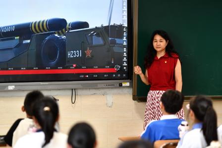 盛世阅兵展雄风，靖轩师生同欢庆 ——深圳市靖轩小学组织全校师生观看纪念抗战胜利80周年阅兵仪式