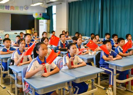 回望历史，筑梦中华——深圳市景贝小学开展阅兵式直播观看及主题实践活动