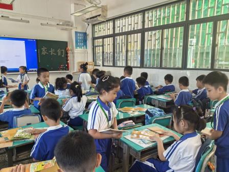 竹苗初长，相伴启航！翠竹外国语实验学校召开新生家长会并开展新生入学训练