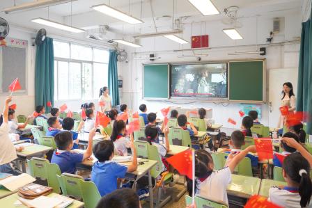 回望历史，筑梦中华——深圳市景贝小学开展阅兵式直播观看及主题实践活动