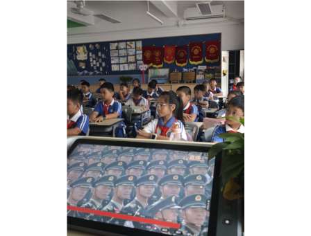 松风浩荡同观盛世大阅兵 泉韵铿锵共铸强国少年魂 ——深圳市松泉实验学校师生集中观看“纪念中国人民抗日战争暨世界反法西斯战争胜利80周年”阅兵式直播