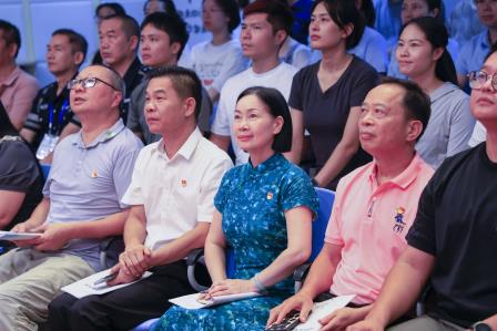 荣耀阅兵，强国有我——深圳市仙桐实验小学开展阅兵主题项目式学习中队课暨主题党日活动