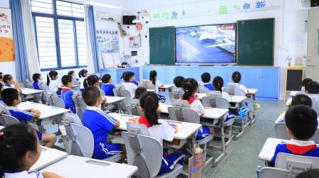 荣耀阅兵，强国有我——深圳市仙桐实验小学开展阅兵主题项目式学习中队课暨主题党日活动