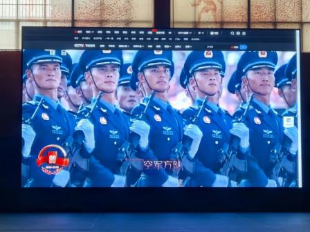 观阅兵盛典，聚奋进力量—— 深圳市怡景小学师生集体观看阅兵仪式
