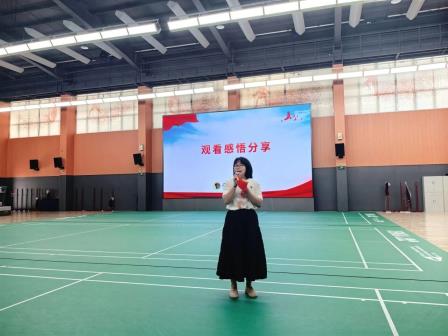 观阅兵盛典，聚奋进力量—— 深圳市怡景小学师生集体观看阅兵仪式