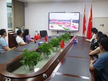 观阅兵盛况 燃报国豪情——罗芳小学组织师生观看九三阅兵