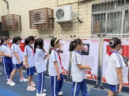 深圳市洪湖小学联动湖景社区开展“爱我国防，筑梦新征程”国防教育进校园活动