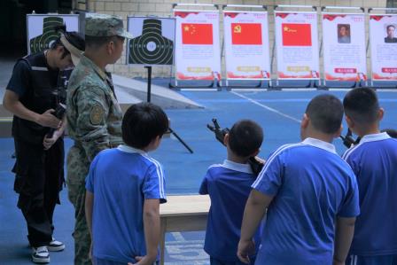 深圳市洪湖小学联动湖景社区开展“爱我国防，筑梦新征程”国防教育进校园活动