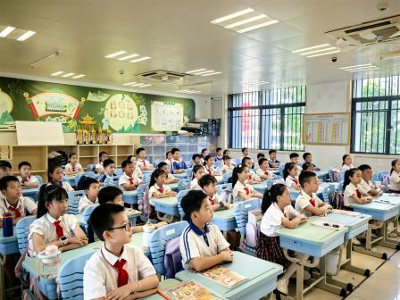 一封家书穿越八秩烽烟 少年誓言激荡时代强音 ——翠北实验小学“开学第一课”以沉浸式班会开启红色传承