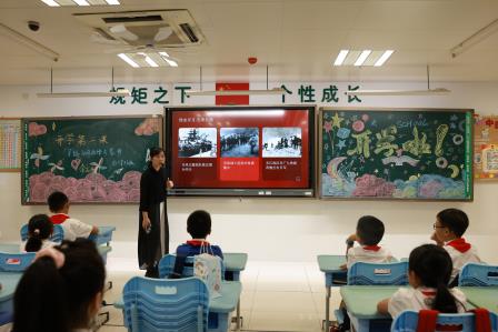 一封家书穿越八秩烽烟 少年誓言激荡时代强音 ——翠北实验小学“开学第一课”以沉浸式班会开启红色传承