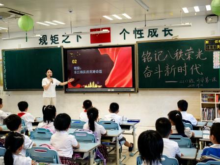 一封家书穿越八秩烽烟 少年誓言激荡时代强音 ——翠北实验小学“开学第一课”以沉浸式班会开启红色传承