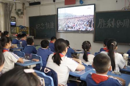 铭记历史荣光 厚植家国情怀 ——罗湖小学组织观看纪念中国人民抗日战争暨反法西斯战争胜利80周年阅兵仪式