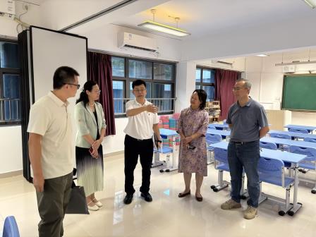 区教育局副局长马爱华同志一行到翠茵学校检查指导工作，精准把脉学校发展