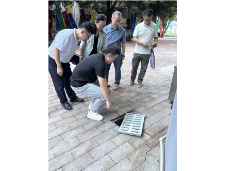 区教育局副局长马爱华同志一行到翠茵学校检查指导工作，精准把脉学校发展