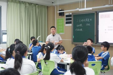 以教研为桥，开启小初衔接“无缝”新程—翠竹外国语实验学校联合翠园初级中学探索学段贯通新路径