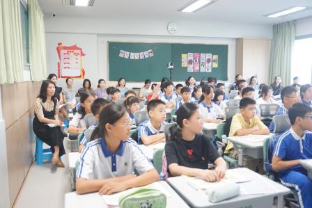 以教研为桥，开启小初衔接“无缝”新程—翠竹外国语实验学校联合翠园初级中学探索学段贯通新路径