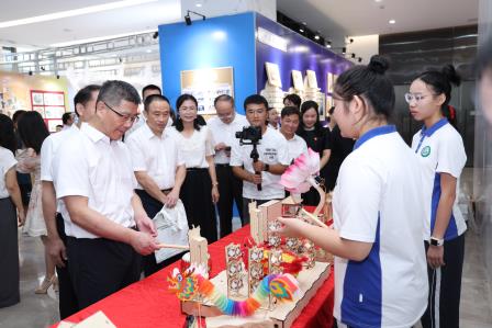 承鹏城精神，续罗湖华韵，展集团新章 —— 翠园东晓教育集团“七彩美育”贯通课程博览会盛大开幕