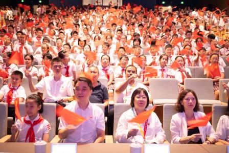 观抗战阅兵，筑思政之基 ——翠竹外国语实验学校师生共上爱国主义大思政课
