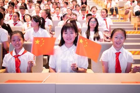 观抗战阅兵，筑思政之基 ——翠竹外国语实验学校师生共上爱国主义大思政课