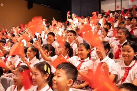 观抗战阅兵，筑思政之基 ——翠竹外国语实验学校师生共上爱国主义大思政课
