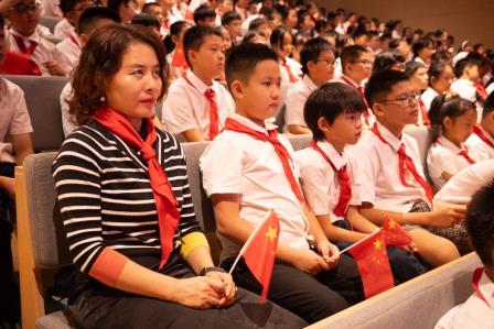 观抗战阅兵，筑思政之基 ——翠竹外国语实验学校师生共上爱国主义大思政课