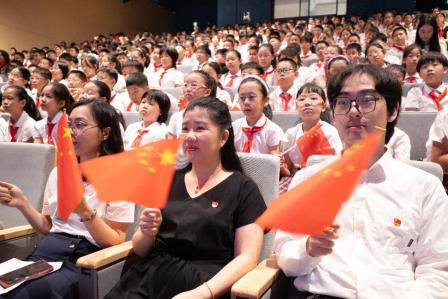 观抗战阅兵，筑思政之基 ——翠竹外国语实验学校师生共上爱国主义大思政课