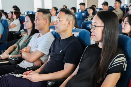 铭记抗战历史，砥砺强国之志 ——翠园文锦中学师生观看九三盛大阅兵