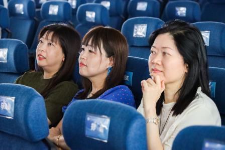 铭记抗战历史，砥砺强国之志 ——翠园文锦中学师生观看九三盛大阅兵