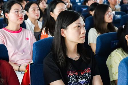 铭记抗战历史，砥砺强国之志 ——翠园文锦中学师生观看九三盛大阅兵