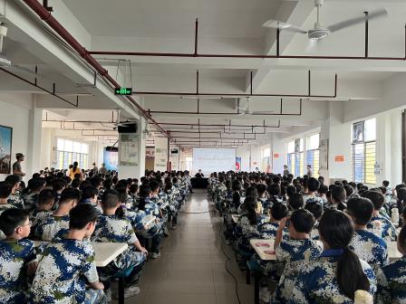 铭记抗战历史，砥砺强国之志 ——翠园文锦中学师生观看九三盛大阅兵