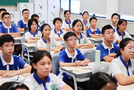 铭记抗战历史，砥砺强国之志 ——翠园文锦中学师生观看九三盛大阅兵